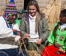 Tourists and artisans in Uros